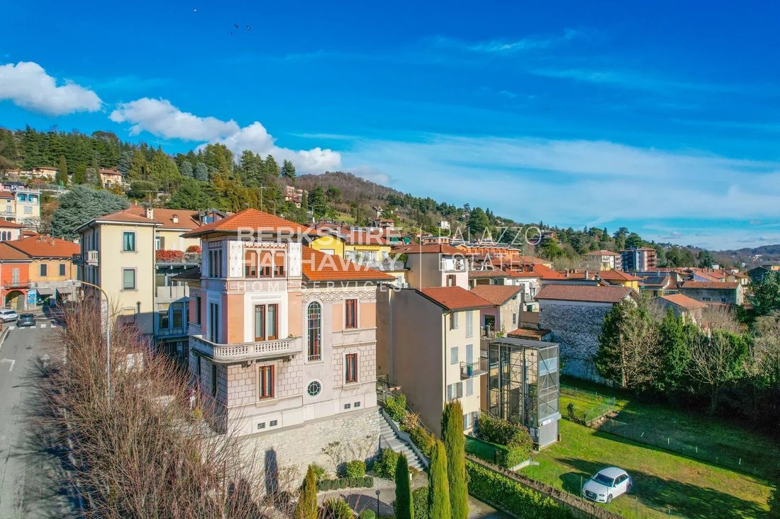 Villa in Gavirate, Lombardy, Italy 1 - 18621560