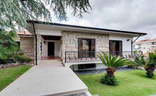 Villa in Pacos de Brandao, Aveiro District, Portugal 1