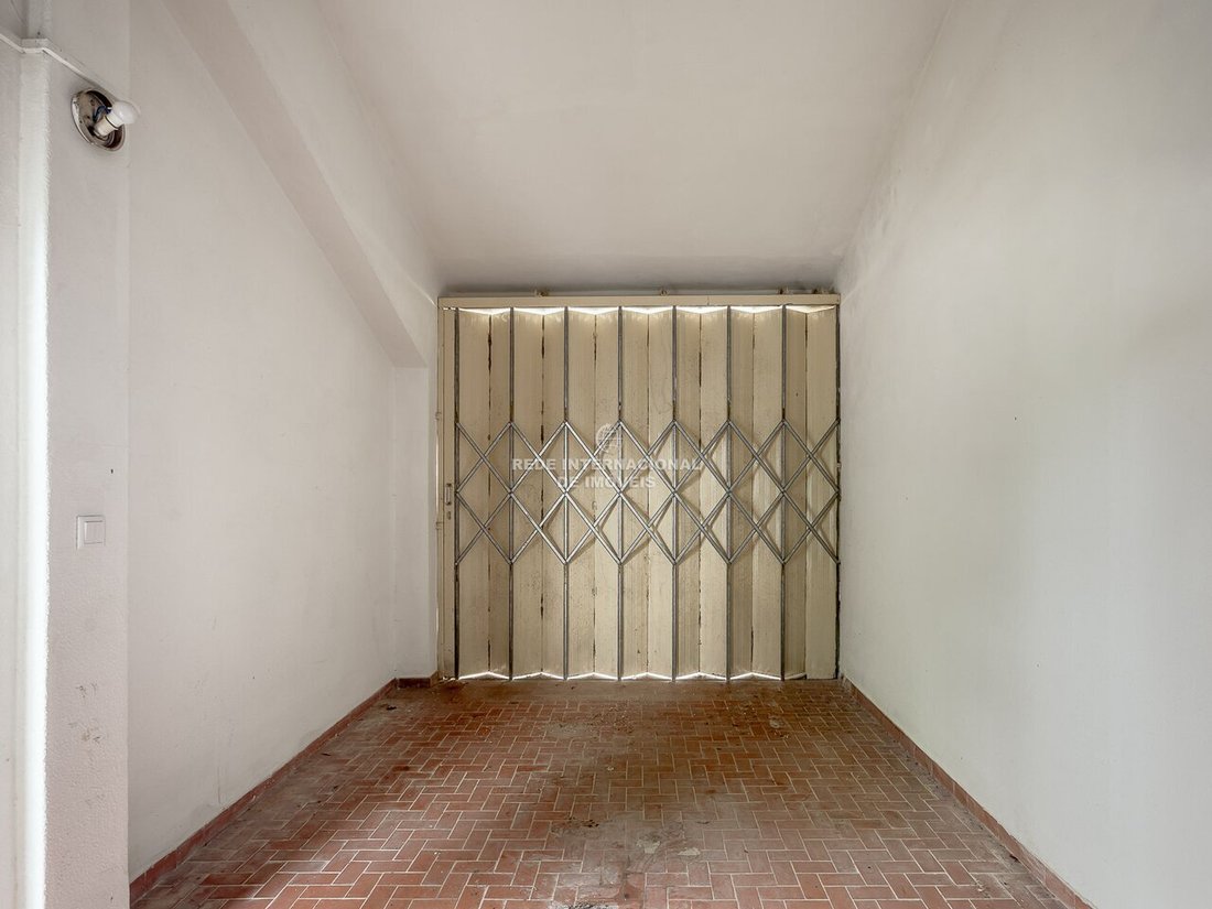 House in Carcavelos e Parede, Lisbon, Portugal 2 - 17902609
