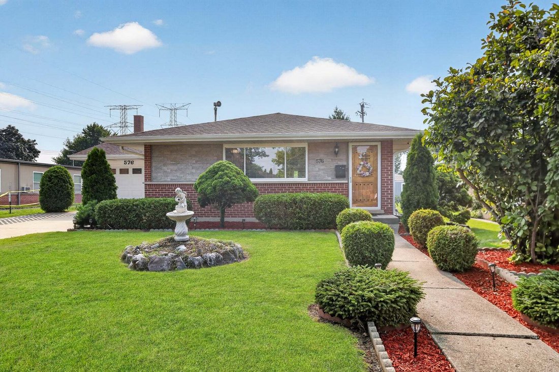 House in Des Plaines, Illinois, United States 1 - 18617384