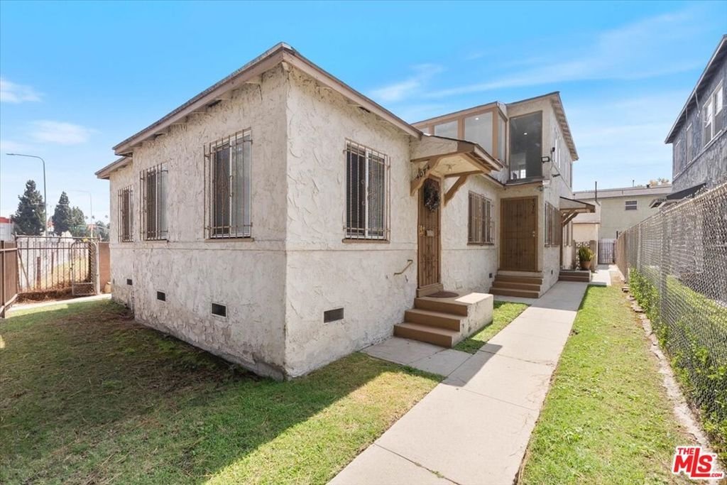 Los Angeles, California, United States 1 - 18618357