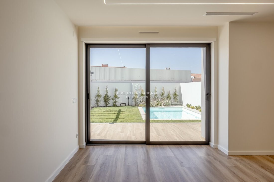 House in Parede, Lisbon, Portugal 2 - 18326518