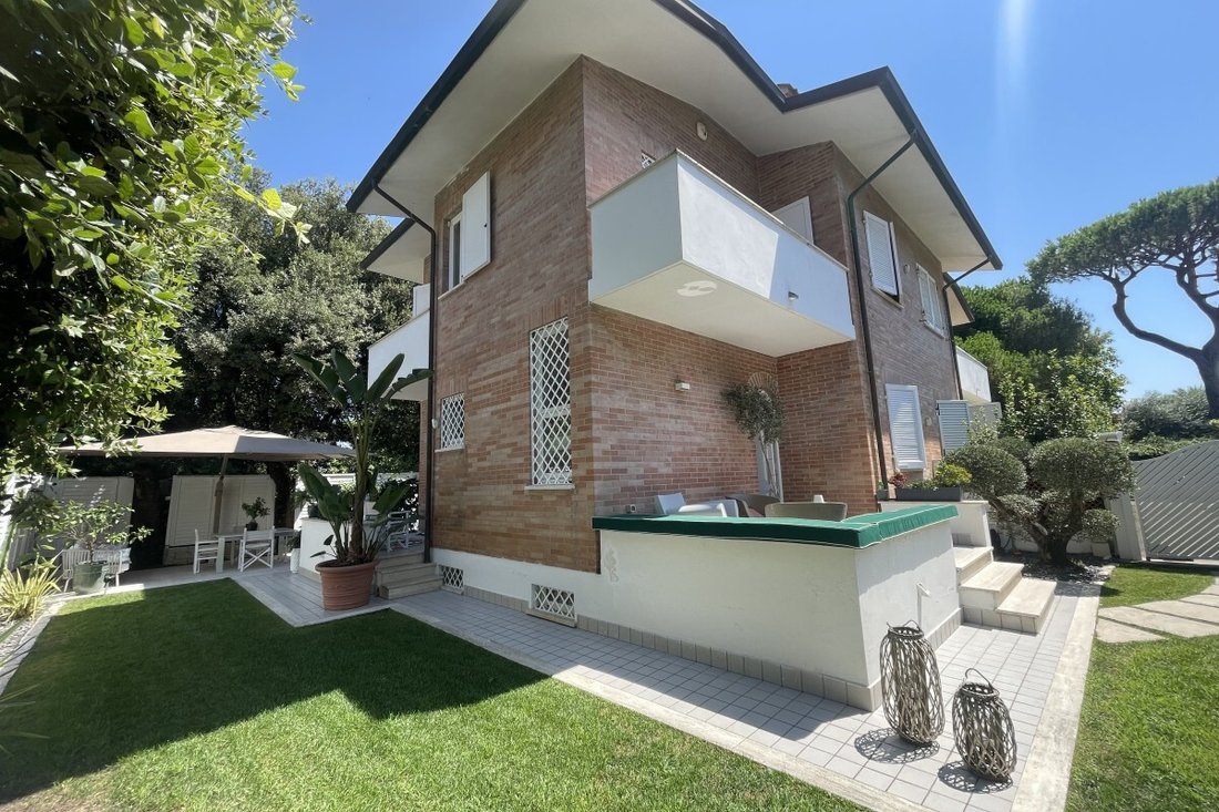 Villa en Tonfano, Pietrasanta, Italia 2 - 18617088
