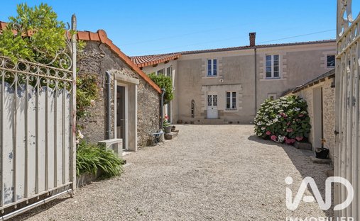 House in Le Centre, Bouaye, France 1