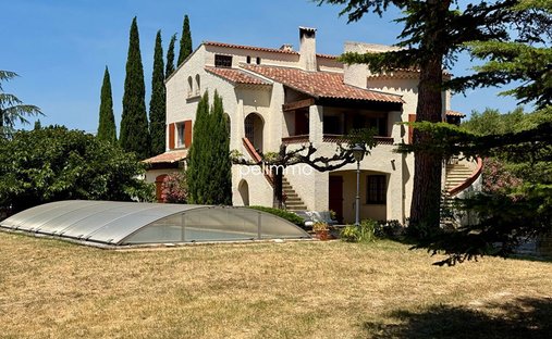 House in Nord et Ouest, Eyguières, France 1