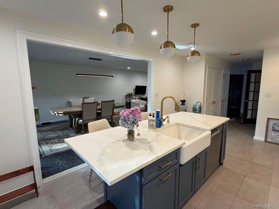 Condo in Jericho, New York, United States 3 - 18619091