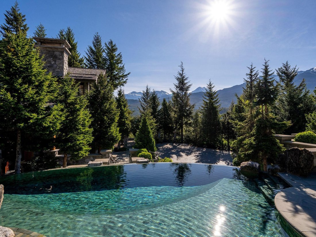House in Whistler, British Columbia, Canada 2 - 18619603