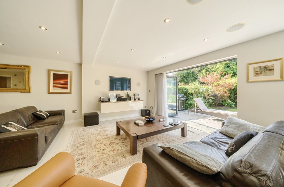 House in Horsell, Woking, England 2 - 18618424