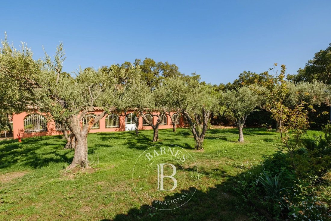 Villa in Nartelle-Noyer-Bellevue-bd des Sardinaux, Sainte-Maxime, France 3 - 12526055
