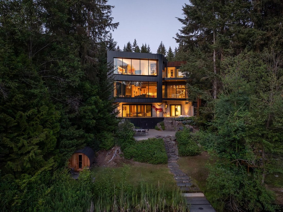 House in Whistler, British Columbia, Canada 2 - 18619624