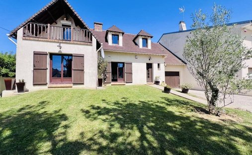House in Nord Est, Gretz-Armainvilliers, France 1