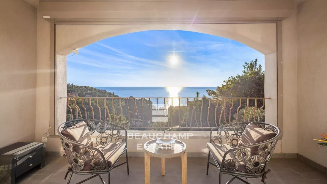 Villa in Théoule-sur-Mer, Provence-Alpes-Côte d'Azur, France 1 - 15558765