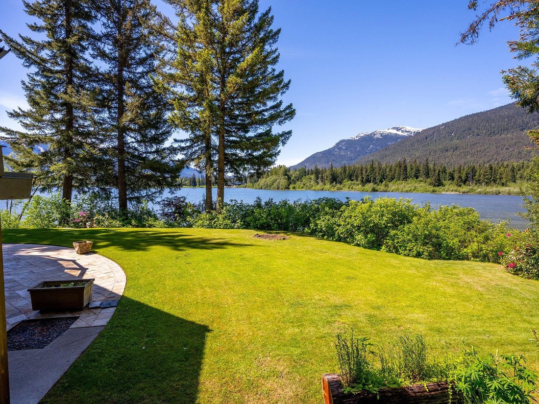House in Whistler, British Columbia, Canada 3 - 18619617