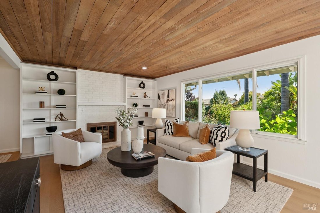 House in Novato, California, United States 3 - 18619706