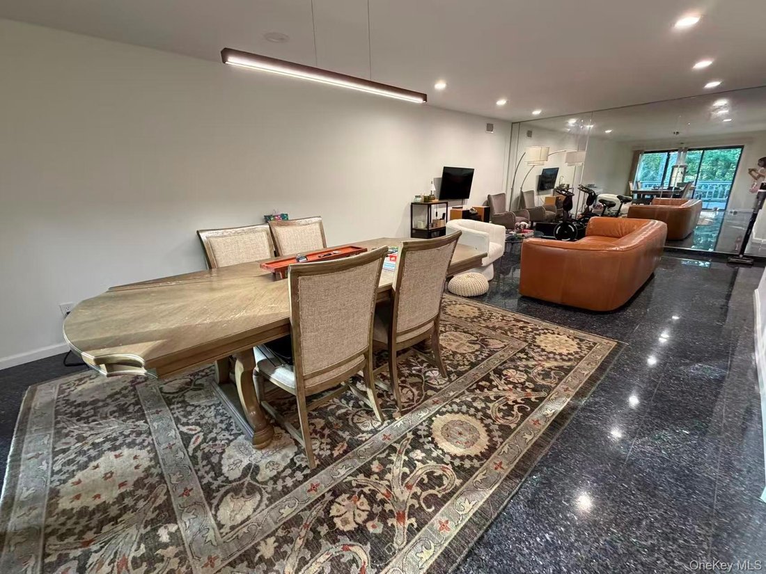 Condo in Jericho, New York, United States 4 - 18619091