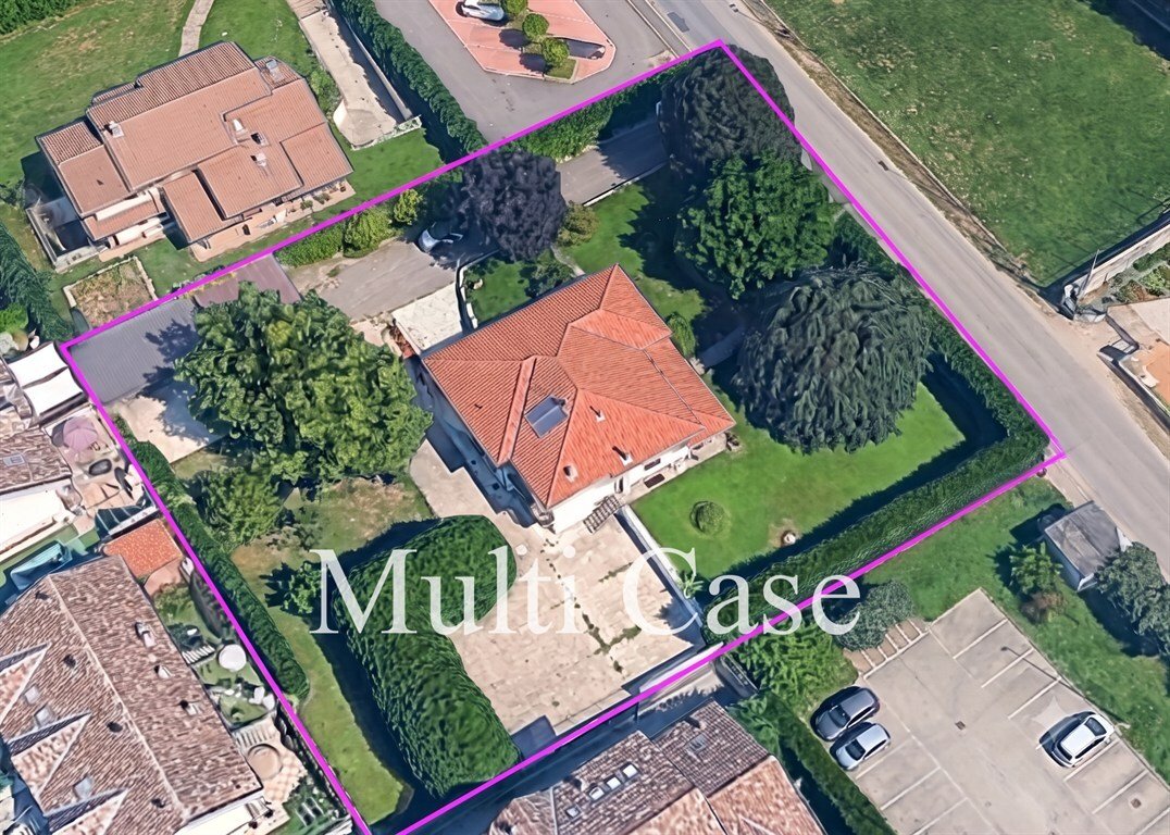 Villa in Saronno, Lombardy, Italy 2 - 18622026