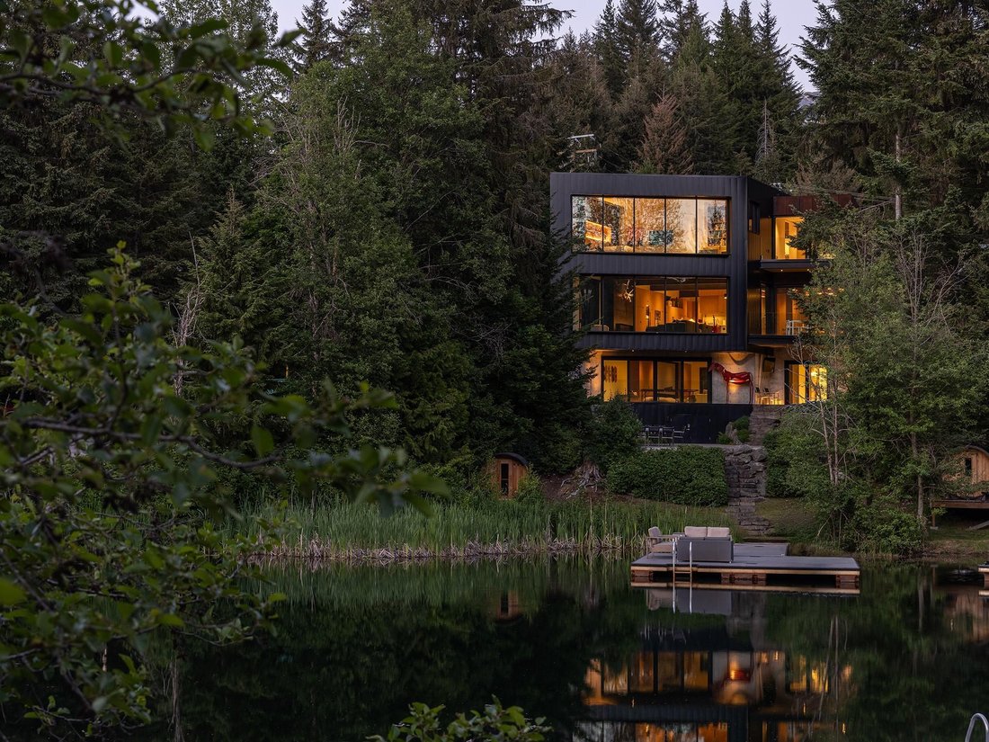 House in Whistler, British Columbia, Canada 1 - 18619624
