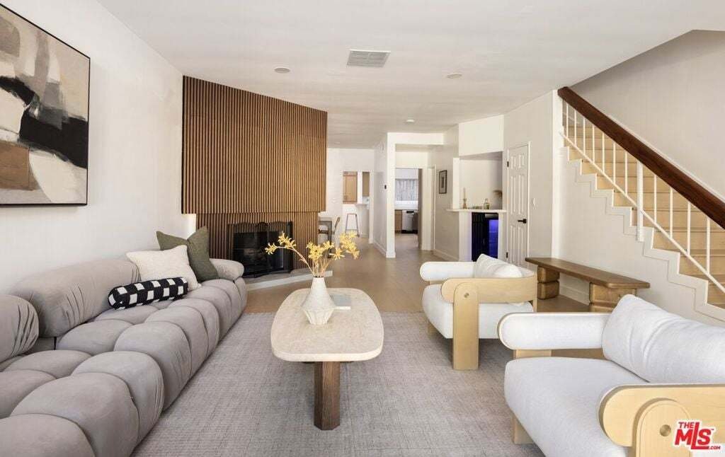 Condo in Los Angeles, California, United States 3 - 18618353