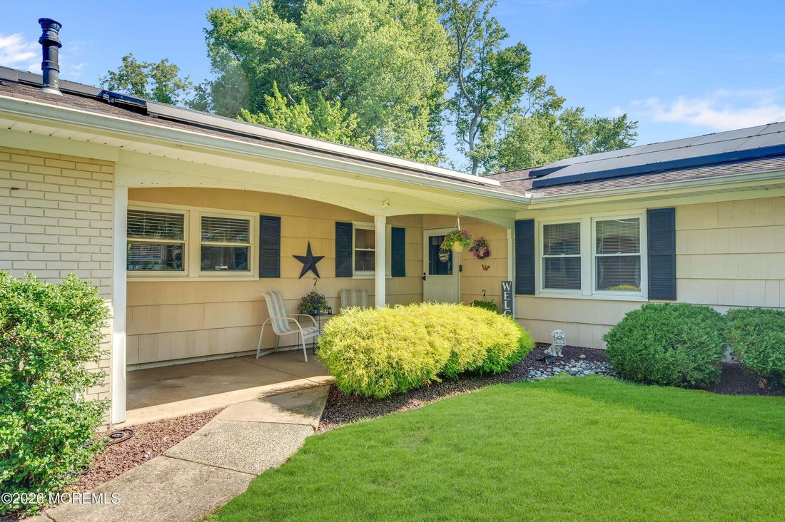 House in Manalapan Township, New Jersey, United States 2 - 18618405