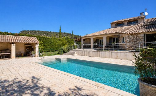 Villa in Ouest, Saint-Paul-Trois-Châteaux, France 1
