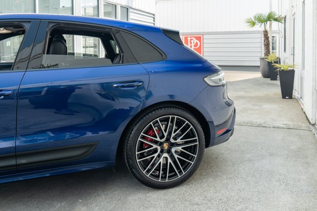 Suv in Bellevue, WA, United States 5 - 18587640