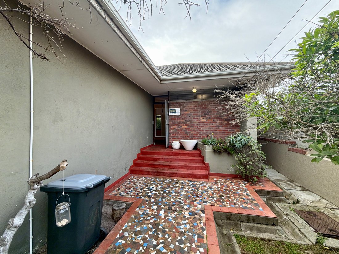 Country House in Retreat, Cape Town, South Africa 2 - 18618011