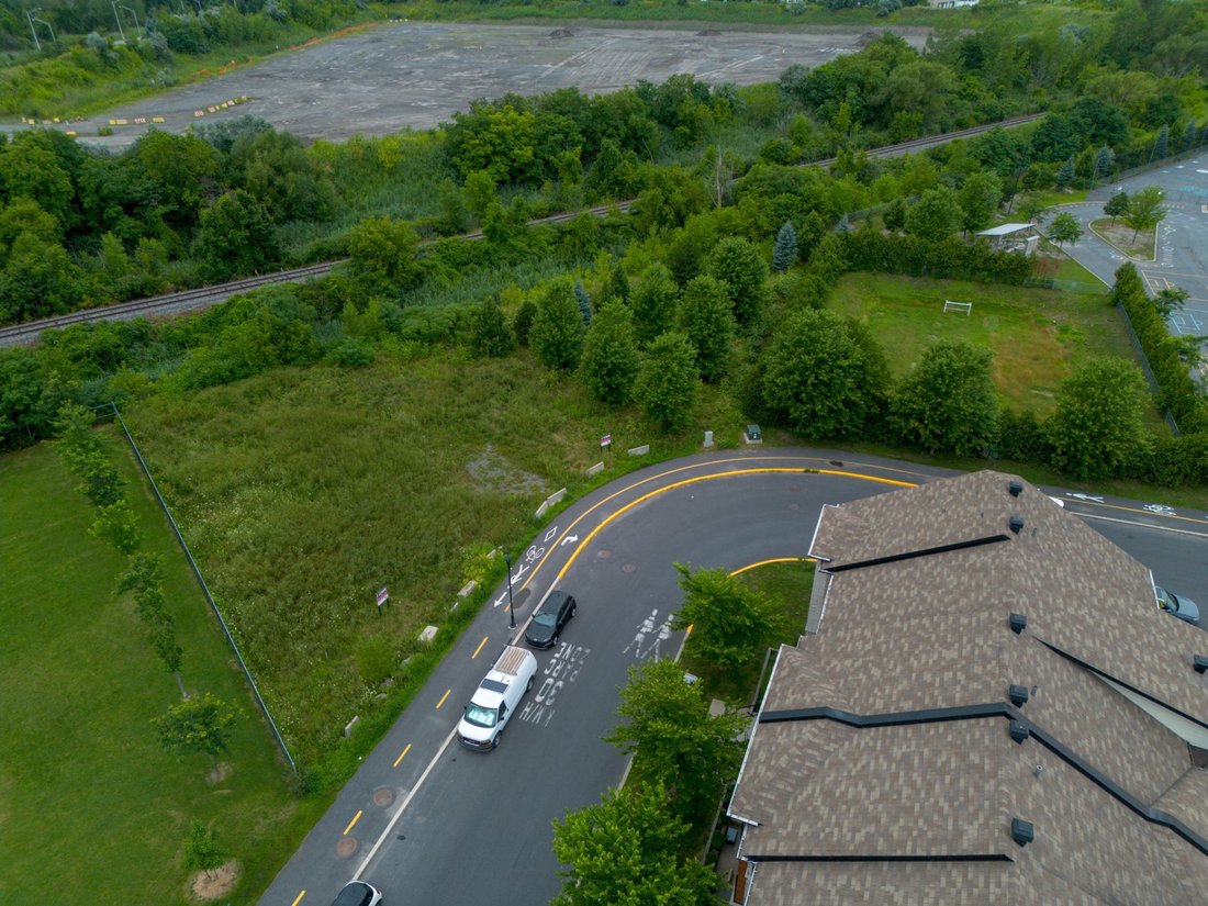 Terreno en Brossard, Quebec, Canadá 1 - 17390937
