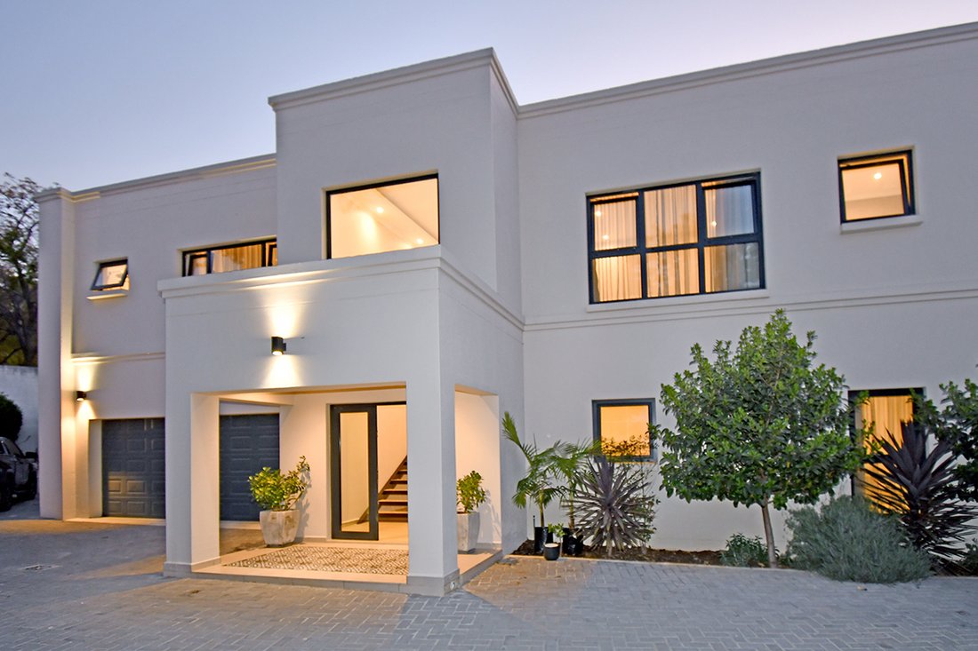House in Broadacres, Gauteng, South Africa 3 - 18618006