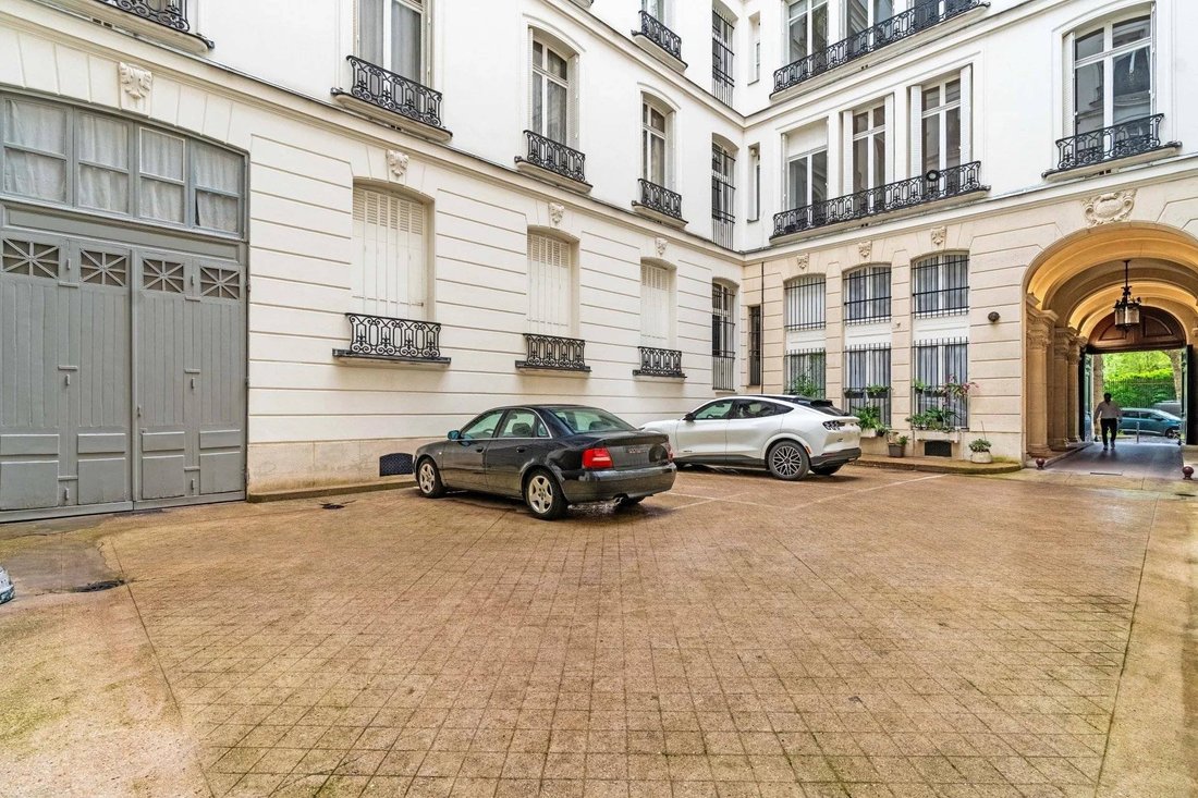 Apartment in Pereire-Malesherbes, Paris 17e Arrondissement, Paris 2 - 18008906