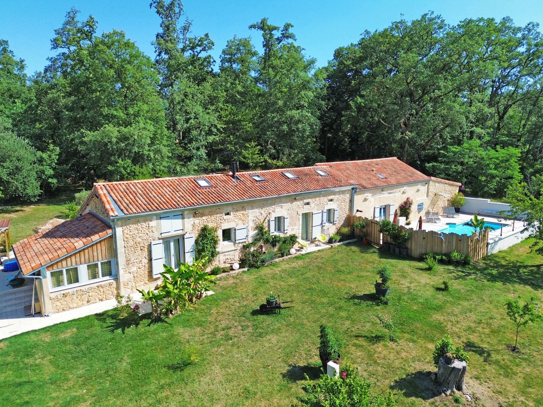 Estate in Villamblard, Nouvelle-Aquitaine, France 1 - 18617463