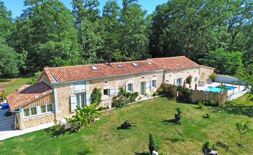 Estate in Villamblard, Nouvelle-Aquitaine, France 1