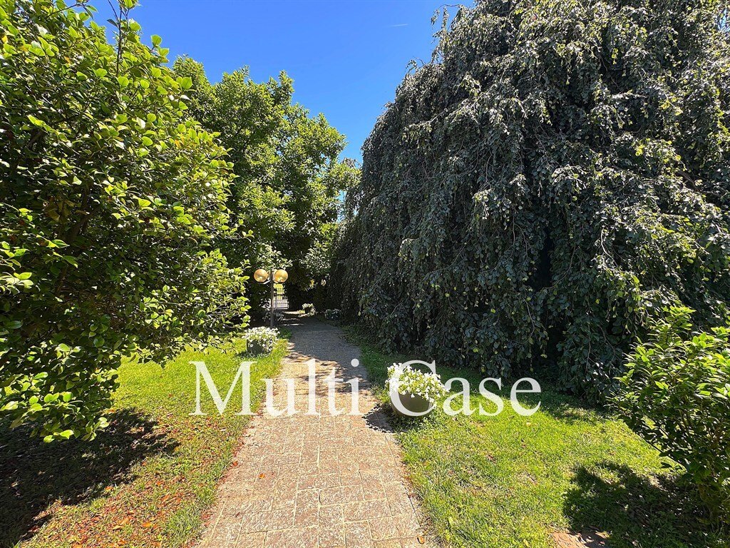 Villa in Saronno, Lombardy, Italy 3 - 18622026