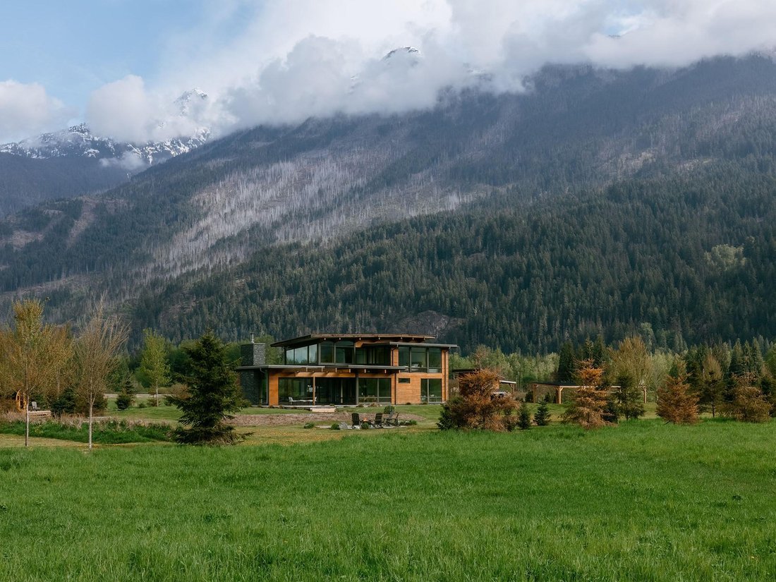 House in Pemberton, British Columbia, Canada 3 - 18619608