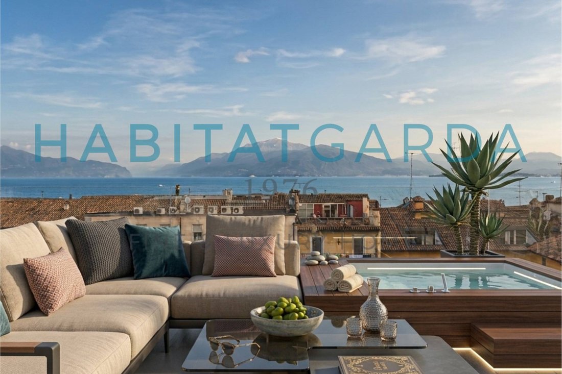 Apartment in Historic Center, Desenzano del Garda, Lombardy 1 - 18504709