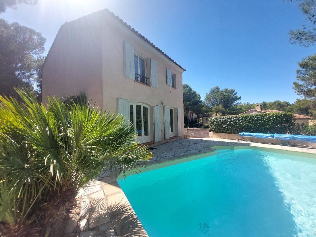 Villa in Mallemort, Provence-Alpes-Côte d'Azur, France 1 - 18496351