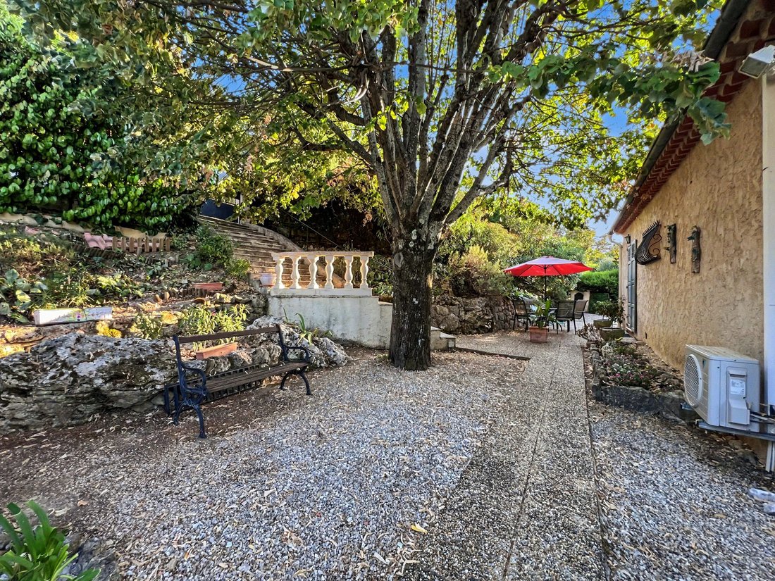 Villa in Châteauneuf-Grasse, Provence-Alpes-Côte d'Azur, France 4 - 18593951