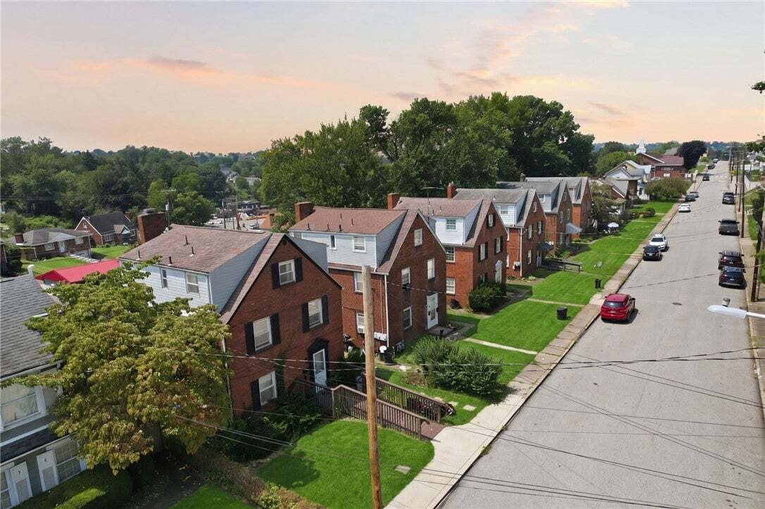 House in McKeesport, Pennsylvania, United States 1 - 18624202