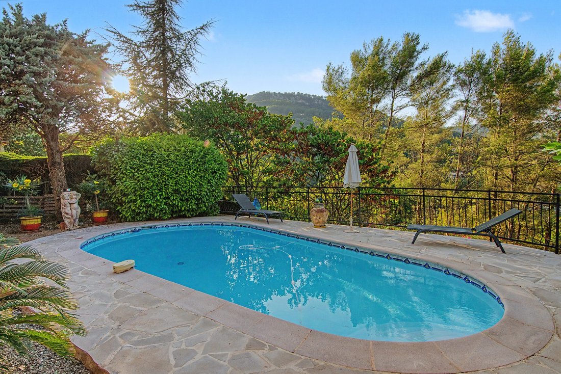 Villa in Châteauneuf-Grasse, Provence-Alpes-Côte d'Azur, France 2 - 18593951