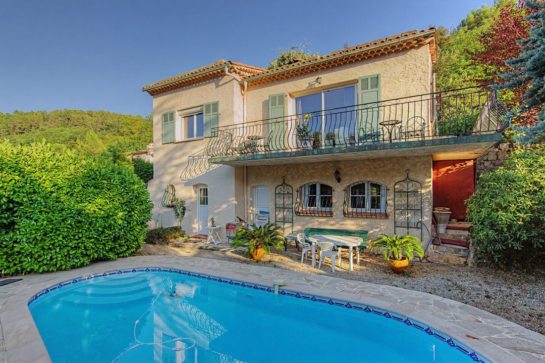 Villa in Châteauneuf-Grasse, Provence-Alpes-Côte d'Azur, France 1 - 18593951
