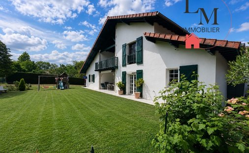 Villa in Saint-Palais, Nouvelle-Aquitaine, France 1