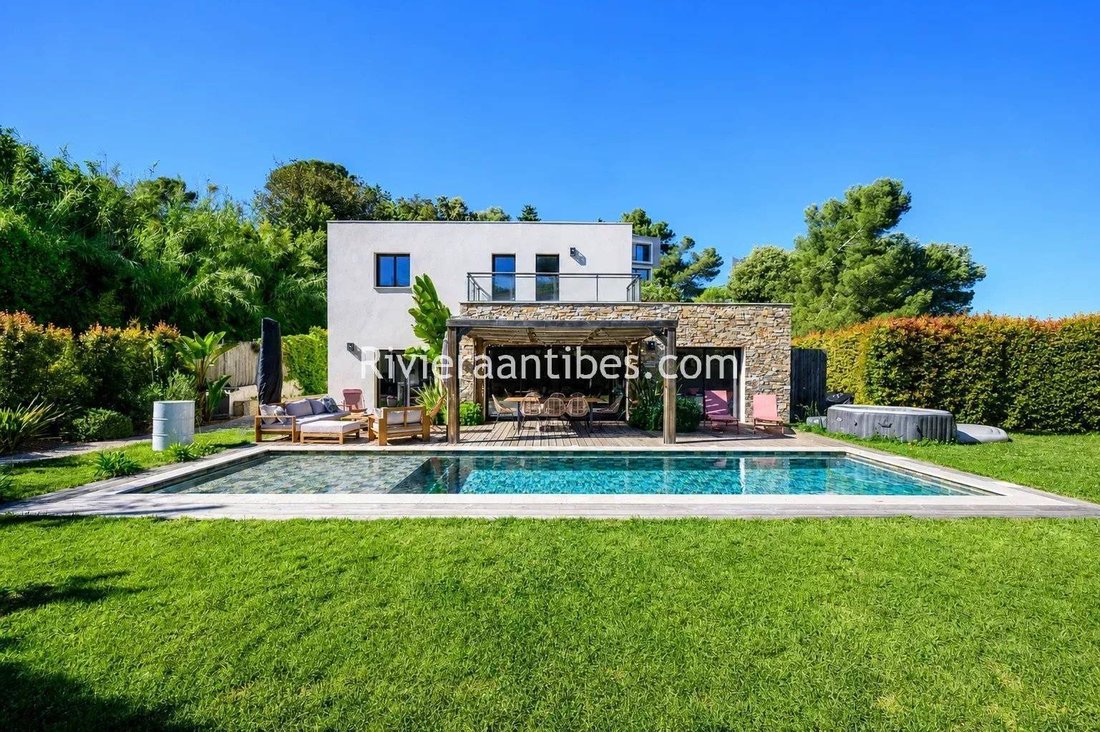 Villa in Brusquet-Retenaou-Devens, Vallauris, France 1 - 17910142