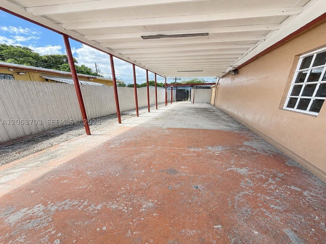 House in Hialeah, Florida, United States 5 - 18568892
