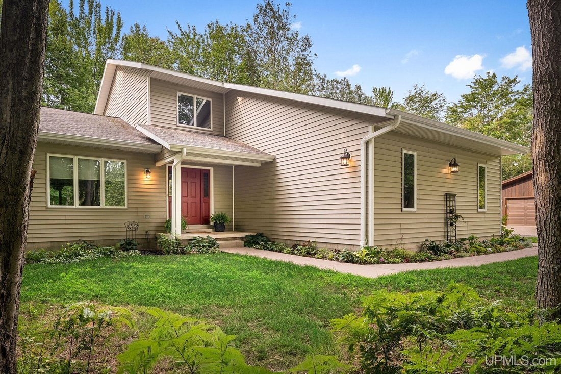 House in Marquette, Michigan, United States 2 - 18310068