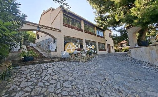 House in Coste Chaude-Mauveou, La Seyne-sur-Mer, France 1