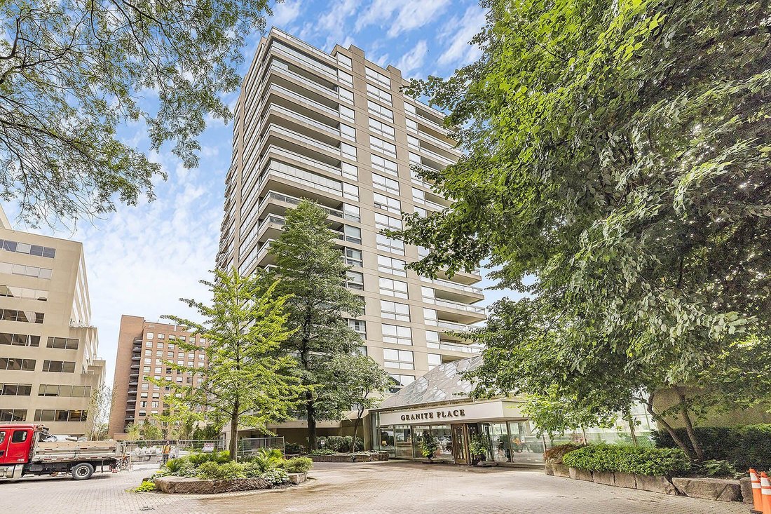 Condo in Toronto, Ontario, Canada 1 - 18624633
