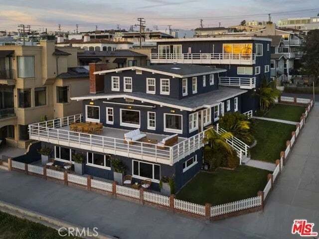 Manhattan Beach, California, United States 1 - 17633285