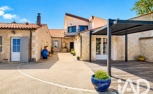 House in La Jarrie, Nouvelle-Aquitaine, France 1