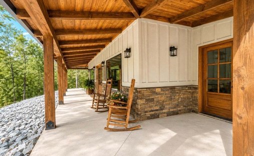 House in Linden, Tennessee, United States 1
