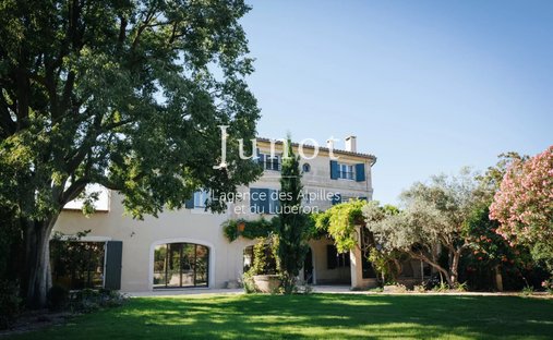 Country House in Maussane-les-Alpilles, Provence-Alpes-Côte d'Azur, France 1