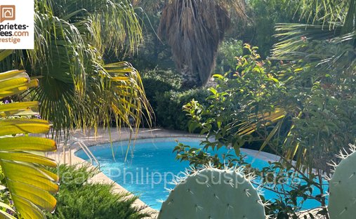 Villa in Saint-Cyr-sur-Mer, Provence-Alpes-Côte d'Azur, France 1